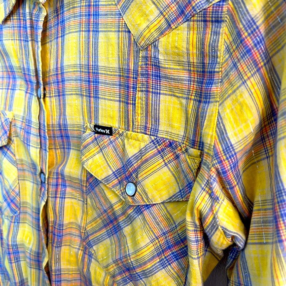 Hurley summer plaid button down shirt! ✌️ - Picture 2 of 4